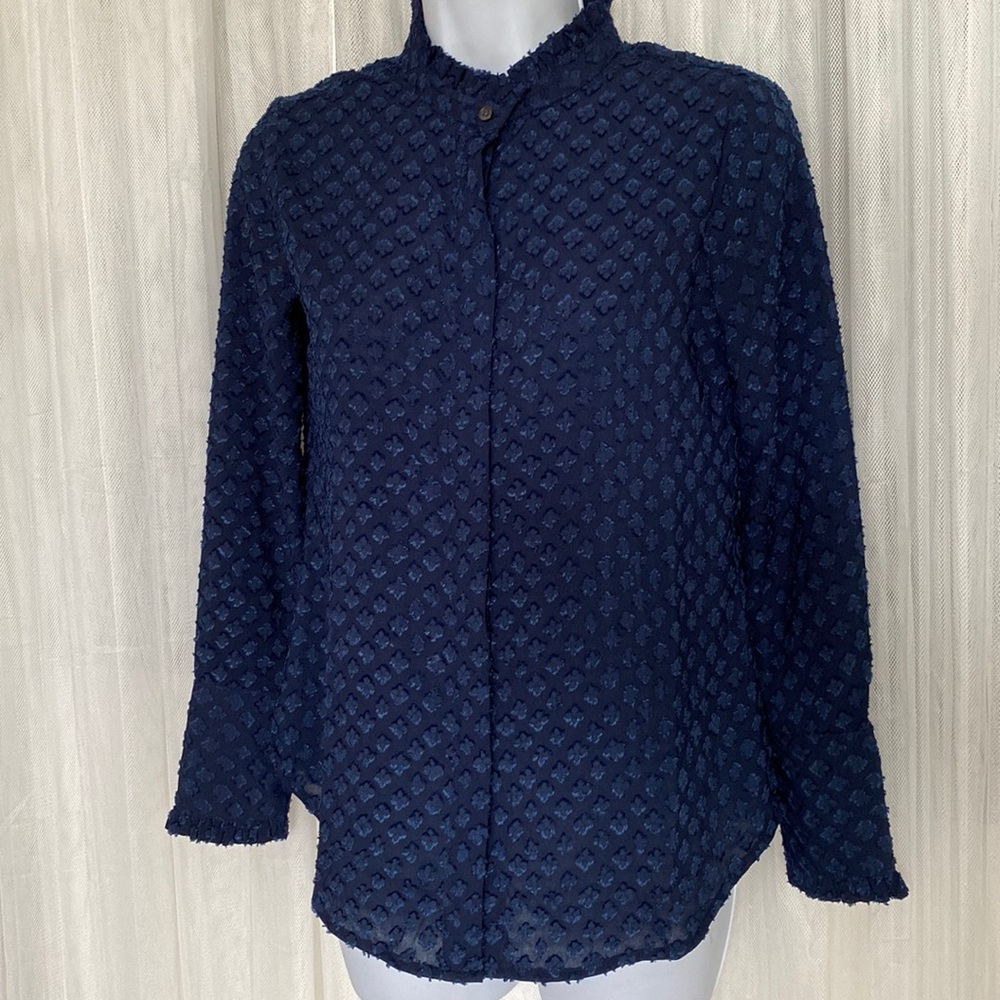 Banana Republic classic fit “Dillon”dark blue textured clover leaves ruffles